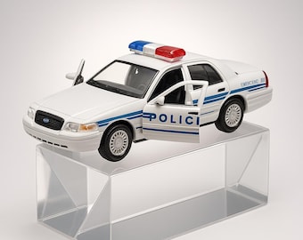 Lindberg #HL123-2 1/25 SCALE Build & Display Ford Crown Vic Campus