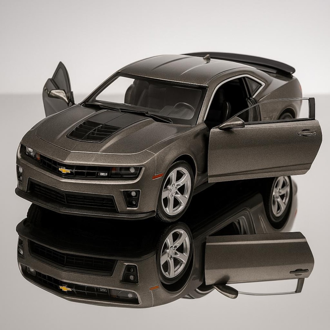 Kinsmart 5 - Modellino Chevrolet Camaro 2014 Stripes - Pressofuso 1:38 Grigio