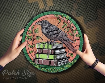Parche de cuervo en libro: parche gótico bordado para planchar en la espalda