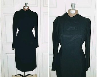 Betty bites her lip .....   vintage 50s 60s dress / black midi LBD / minimalist mid century / mad men wiggle Joan .. S M