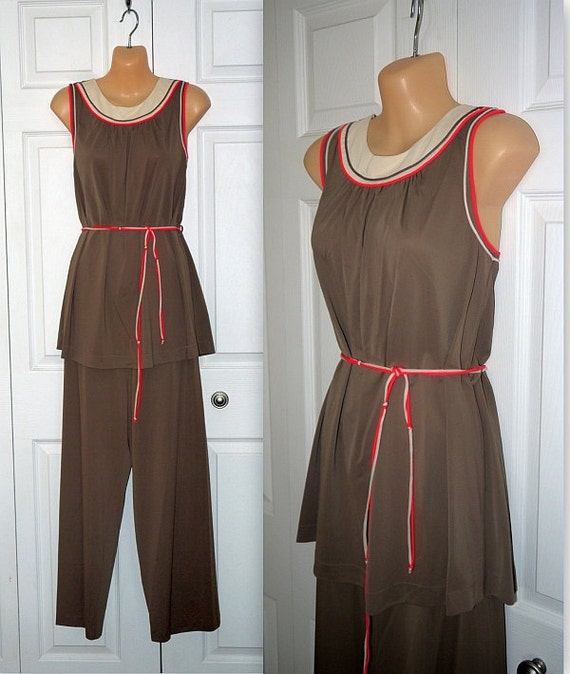 Brown sugar  .. Vintage 60s 70s pajamas / mod bel… - image 1