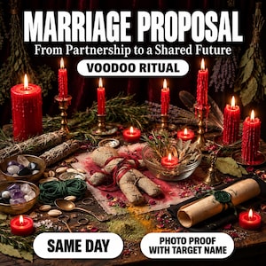 Op de afbeelding: Een rituele opstelling met een jute pop, rode kaarsen, kristallen, kruiden en een met was verzegelde rol. Tekst: MARRIAGE PROPOSAL From Partnership to a Shared Future VOODOO RITUAL SAME DAY PHOTO PROOF WITH TARGET NAME.