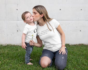 Minimalistisches Zitat Shirt, spirituelle Mama Tee, bedeutungsvolles Liebe Geschenk, Yoga Kleidung