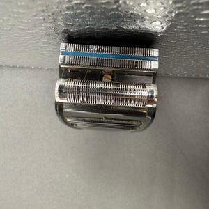 Vintage Remington-Rand Blue Streak Triple Electric Shaver Model 377 image 7