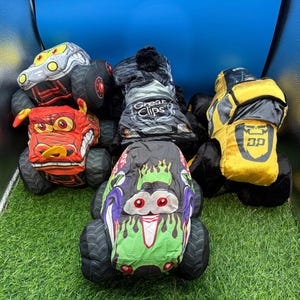 Lote de 5 peluches suaves de Monster Jam Monster Trucks imagen 1