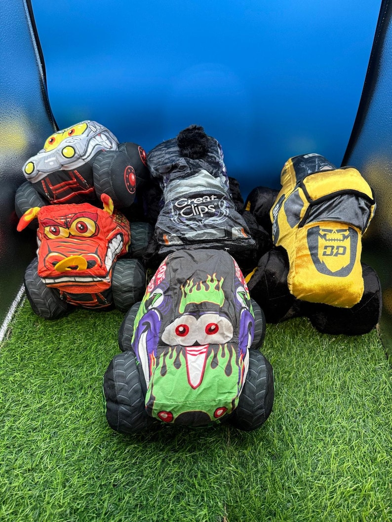 Lote de 5 peluches suaves de Monster Jam Monster Trucks imagen 1
