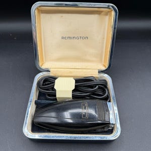 Vintage Remington-Rand Blue Streak Triple Electric Shaver Model 377 image 1