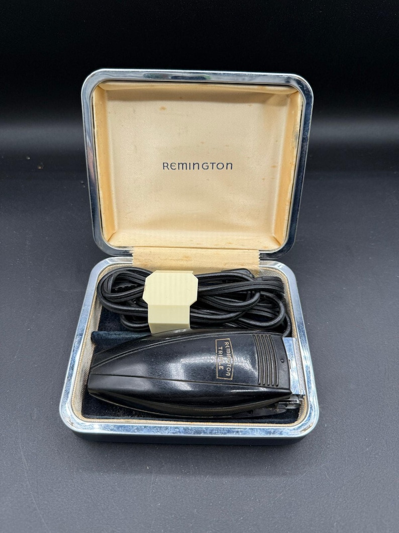 Vintage Remington-Rand Blue Streak Triple Electric Shaver Model 377 image 2
