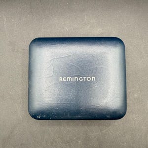 Vintage Remington-Rand Blue Streak Triple Electric Shaver Model 377 image 3