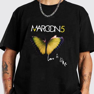 Descarga digital &quot;Love Is Like Maroon 5&quot;, arte mural imprimible, póster tipográfico con citas musicales, impresión digital de letras de canciones pop, archivo instantáneo
