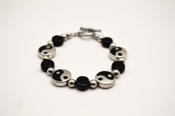 Silver and black yin yang bracelet. | Beaded | Toggle | Jewelry | Hobo | Balance