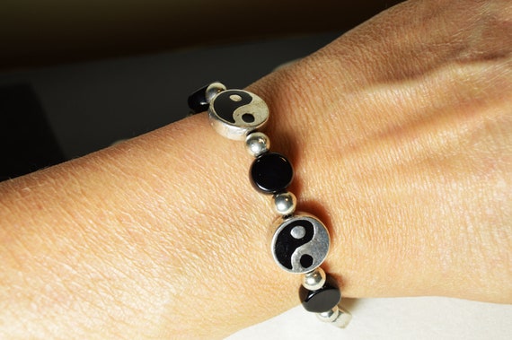 Silver and black yin yang bracelet. | Beaded | Toggle | Jewelry | Hobo | Balance