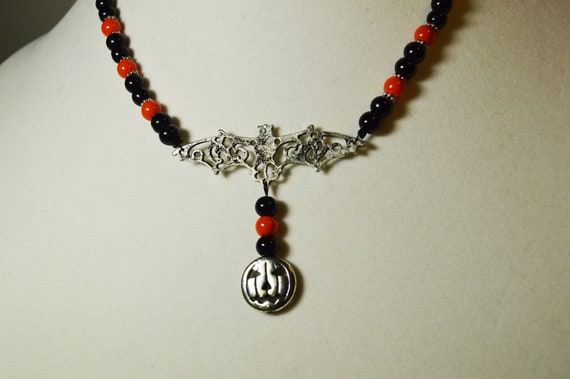Pumpkin and bat beaded necklace for Halloween | Pendants | Pumpkins | Goth | Punk | Orange | Black | Handmade | Jewelry