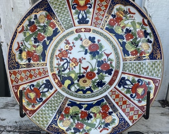 Plato Imari - Porcelana japonesa - Esmalte azul cobalto intenso bajo cubierta y esmalte rojo hierro - 25 cm