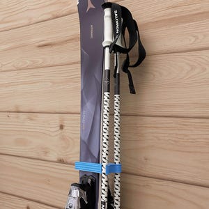 Clip portaesquís para esquís y bastones / Soporte ligero para transporte y almacenamiento