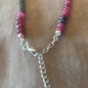 Ensemble collier et bracelet avec pierres multicolores inspirées d'anthropologie et accents de cristaux roses image 9