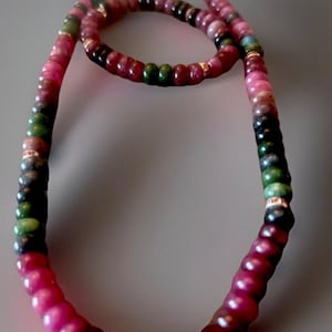Ensemble collier et bracelet avec pierres multicolores inspirées d'anthropologie et accents de cristaux roses image 1