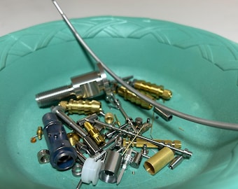 Lot 8: Bergung von Metallteilen, Schrottkomponenten, Schrauben, Stifte für die Schmuckherstellung, zum Basteln