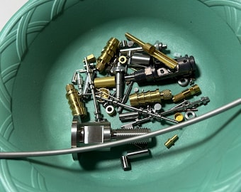 Lot 5: Bergung von Metallteilen, Schrottkomponenten, Schrauben, Stifte für die Schmuckherstellung, zum Basteln