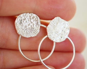 Silber Hoop Ohrstecker, Silber Hoop, Kreis Ohrstecker, gehämmerte Ohrstecker, Silberschmuck, Silberohrringe, minimalistischer Schmuck, Minimalismus, Boho Ohrstecker