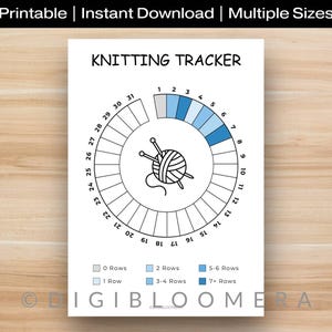 Könnte beinhalten: Ein weißer, druckbarer Strick-Tracker mit kreisförmigem Design. Der Tracker zeigt eine Wollknäuel- und Nadel-Illustration in der Mitte, umgeben von Zahlen. Der obere Text lautet "KNITTING TRACKER". Das Bild enthält eine farbcodierte Fortschrittsleiste.
