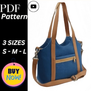 Może przedstawiać: Niebieska torba typu tote z dżinsu z brązowymi skórzanymi paskami i przednią kieszenią zapinaną na zamek. Torba ma odpinany pasek na ramię i metalowe okucia. Tekst na zdjęciu brzmi "PDF Pattern", "3 Sizes S-M-L" i "Buy Now!"