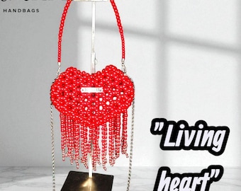 Living Heart – Clutch de corazón con cuentas y flecos