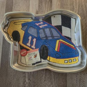 Molde para pastel de aluminio con forma de coche de carreras Wilton, modelo 2105-1350, de 1997.