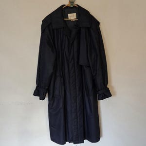 Vintage 80s Rainbeater Navy Blue Size 46 Watershield Rain Mac Made in Canada