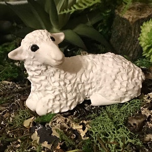 HoneyToys Iniature Garden Herd Of Sheeps