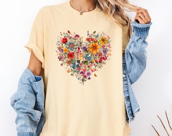 Camiseta con corazón floral, camiseta vintage con corazón de flores, camiseta botánica de amor, colores cómodos 1717, un bonito regalo romántico para ella.