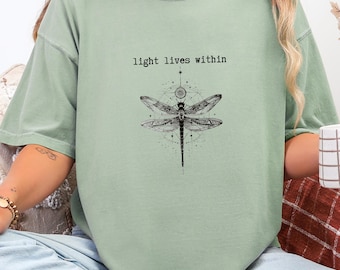 Camiseta con estampado de libélula, Camiseta de colores de confort espiritual