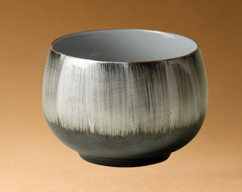 Taza de cerámica artesanal bañada en plata, 150 ml.