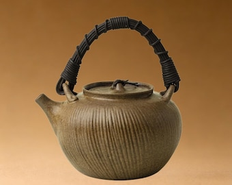 Tetera de cerámica rústica artesanal con asa superior, 500 ml.