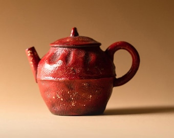 Tetera artesanal de cerámica rústica con laca vegetal y motas doradas, 115 ml