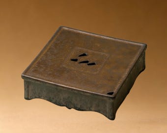 Ceramic kiln-transformed black gold square teapot holder