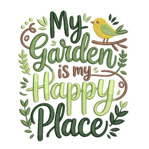 Könnte beinhalten: Ein Stickdesign mit dem Text My Garden is my Happy Place in verschiedenen Grün- und Dunkelgrüntönen. Ein kleiner gelber Vogel mit grünen Flügeln sitzt auf einem braunen Ast oben rechts, umgeben von grünen Blättern und braunen Ranken.