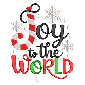Op de afbeelding: Een feestelijk ontwerp met de woorden "Joy to the World" in rode, groene en zwarte letters. Een zuurstok met rood-witte strepen en sneeuwvlokken zijn ook te zien op een witte achtergrond. Ideaal voor Kerstmis.
