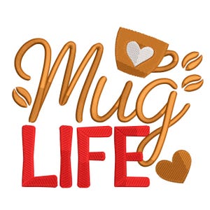Könnte beinhalten: Ein gesticktes Design mit den Worten "Mug Life" in Orange und Rot. Eine Kaffeetasse mit einem weißen Herzen, Kaffeebohnen und einem Herz sind ebenfalls enthalten. Das Design befindet sich auf weißem Hintergrund.
