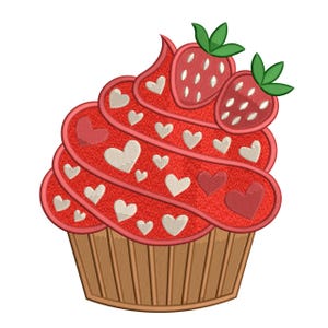 Puede incluir: Una magdalena roja con chispas blancas en forma de corazón y dos fresas con hojas verdes. La magdalena tiene una base marrón texturizada y está decorada con detalles bordados, perfecta para el Día de San Valentín.