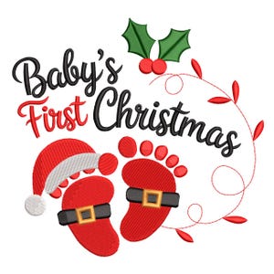 Può includere: Un design festivo con la scritta "Baby's First Christmas" in nero e rosso. L'immagine include un cappello da Babbo Natale, impronte di piedi di bambino rosse con cinture nere, foglie di agrifoglio e bacche rosse, su sfondo bianco.