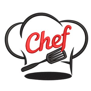 Può includere: Un disegno di cappello da chef nero e rosso con la parola "Chef" in corsivo rosso. Una spatola nera è posizionata sotto la parola. Il design è adatto per l'arredamento della cucina o l'abbigliamento.