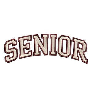 Pode incluir: Patch bordado com a palavra "SENIOR" em arco. As letras são creme com contorno e borda bordô escuro, criando um visual colegial clássico. Ideal para roupas ou acessórios.