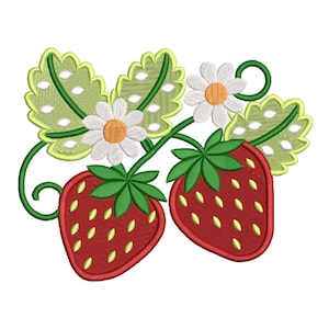 Może przedstawiać: Haftowany wzór przedstawiający dwie czerwone truskawki z zielonymi łodygami i liśćmi oraz białe stokrotki z pomarańczowymi środkami. Projekt ma fantazyjny, kwiatowy motyw, idealny do projektów z tkanin lub rękodzieła.