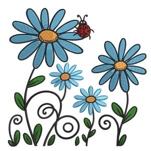 Könnte beinhalten: Ein gesticktes Design mit stilisierten blauen Gänseblümchen mit orangefarbenen Zentren und grünen Blättern. Ein roter und schwarzer Marienkäfer sitzt auf einer der Blumen. Das Design befindet sich auf weißem Hintergrund.