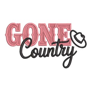 Könnte beinhalten: Ein rosa-schwarzes Stickdesign mit den Worten "GONE Country" und einem Cowboyhut. Das Wort "GONE" ist in einer dekorativen Serifenschrift gehalten, während "Country" in Schreibschrift geschrieben ist. Der Cowboyhut ist schwarz.