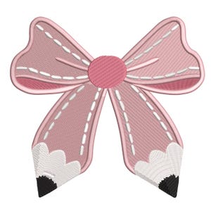 Könnte beinhalten: Ein rosa schleifenförmiges Stickdesign mit bleistiftförmigen Enden. Die Schleife hat weiße Nahtdetails und eine kreisförmige Mitte. Die Bleistiftspitzen sind schwarz und weiß und schaffen ein niedliches und skurriles Design.