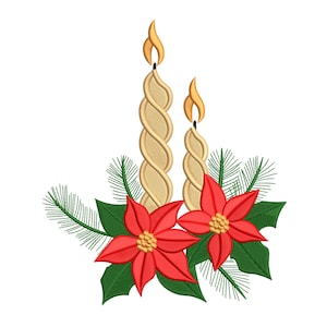 Puede incluir: Diseño bordado con dos velas beige con llamas amarillas, flores de pascua rojas, hojas verdes y agujas de pino. El diseño es probablemente para manualidades o decoraciones con temática navideña.