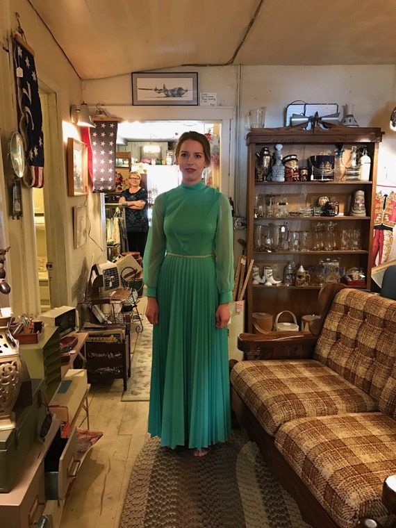 Handmade 1970's Vintage Dress - Pleated Green Pear