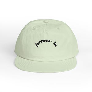 Cappello da surf per gli amanti della spiaggia, elegante cappello con logo per il surf, accessorio estivo, regalo per surfisti, abbigliamento da spiaggia alla moda